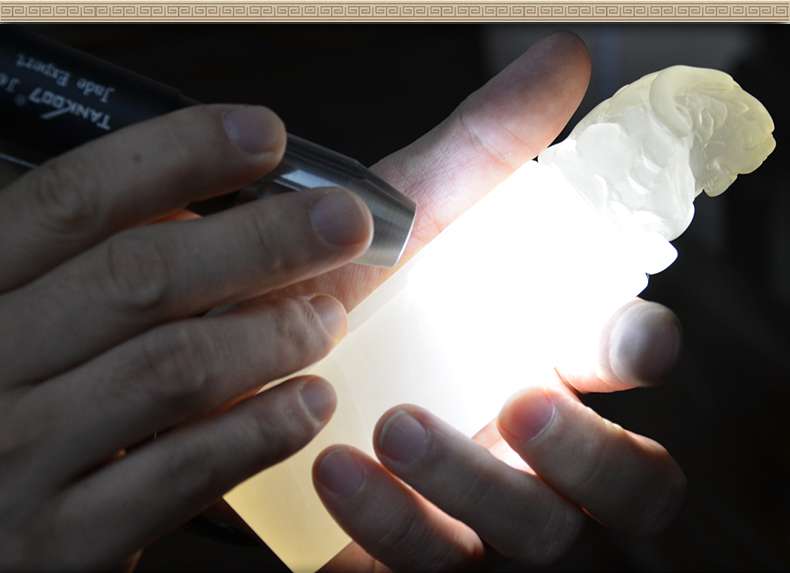 照玉強光手電筒不只可以鑒定琥珀，還可以鑒別各種的玉石、原石